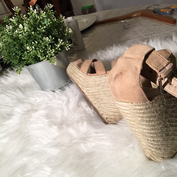 Mossimo tan espadrilles 9 - Picture 7 of 7